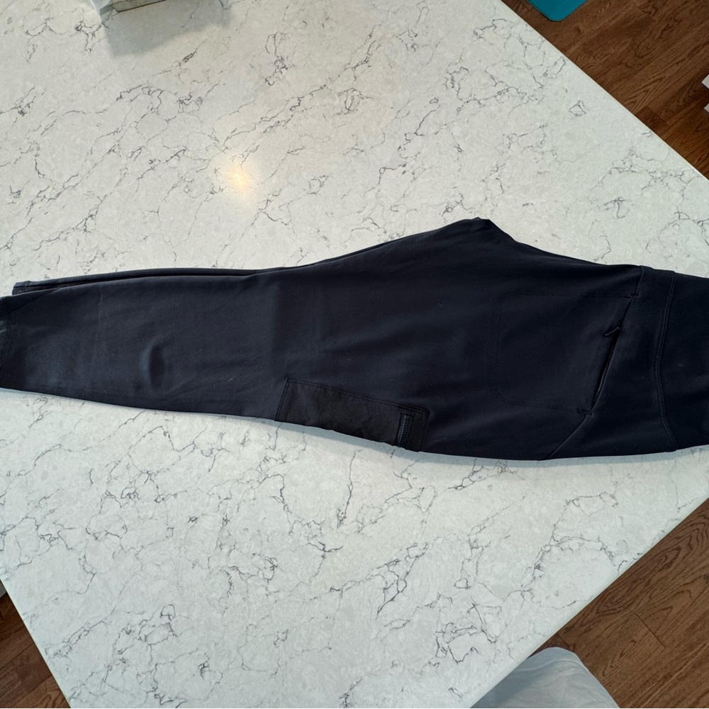 Athleta Black Leggings with Cargo Zip Pockets Size 12 Petite